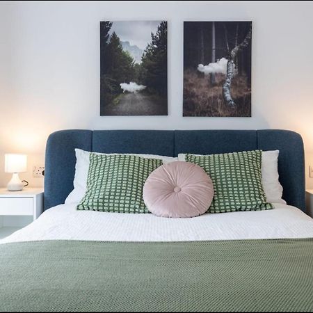 Elegance Retreat - 2 Bed Holiday Home With Parking Manchester Eksteriør billede