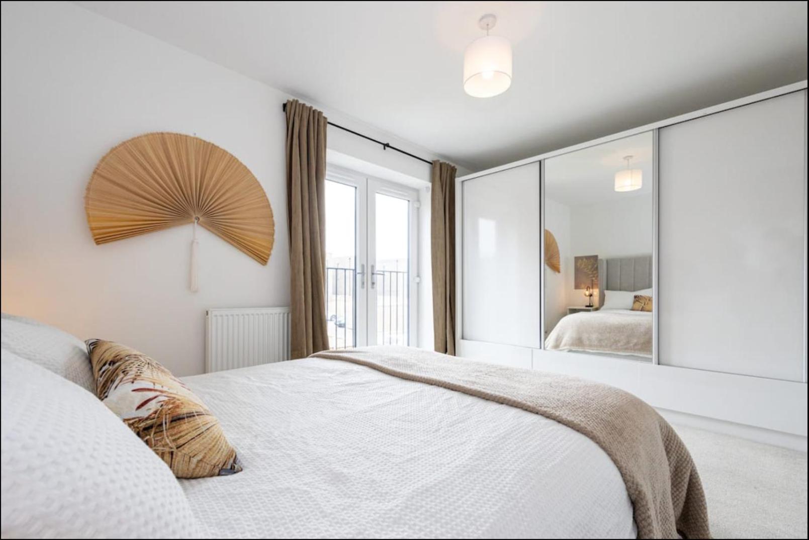 Elegance Retreat - 2 Bed Holiday Home With Parking Manchester Eksteriør billede