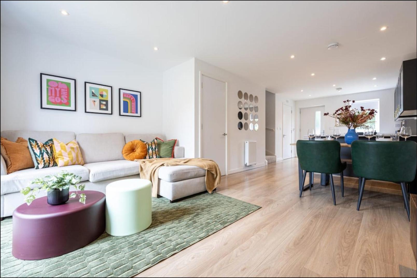 Elegance Retreat - 2 Bed Holiday Home With Parking Manchester Eksteriør billede