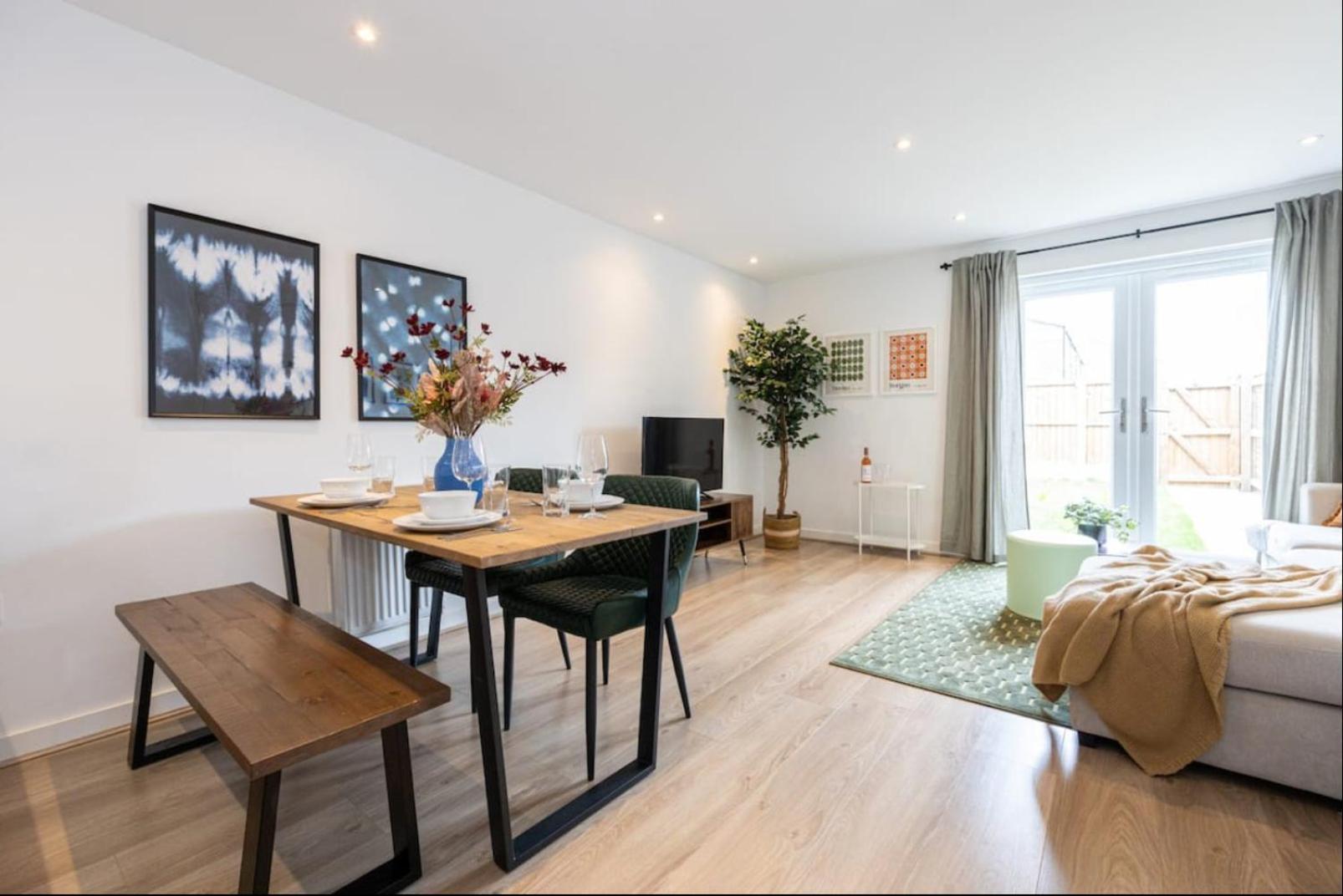 Elegance Retreat - 2 Bed Holiday Home With Parking Manchester Eksteriør billede
