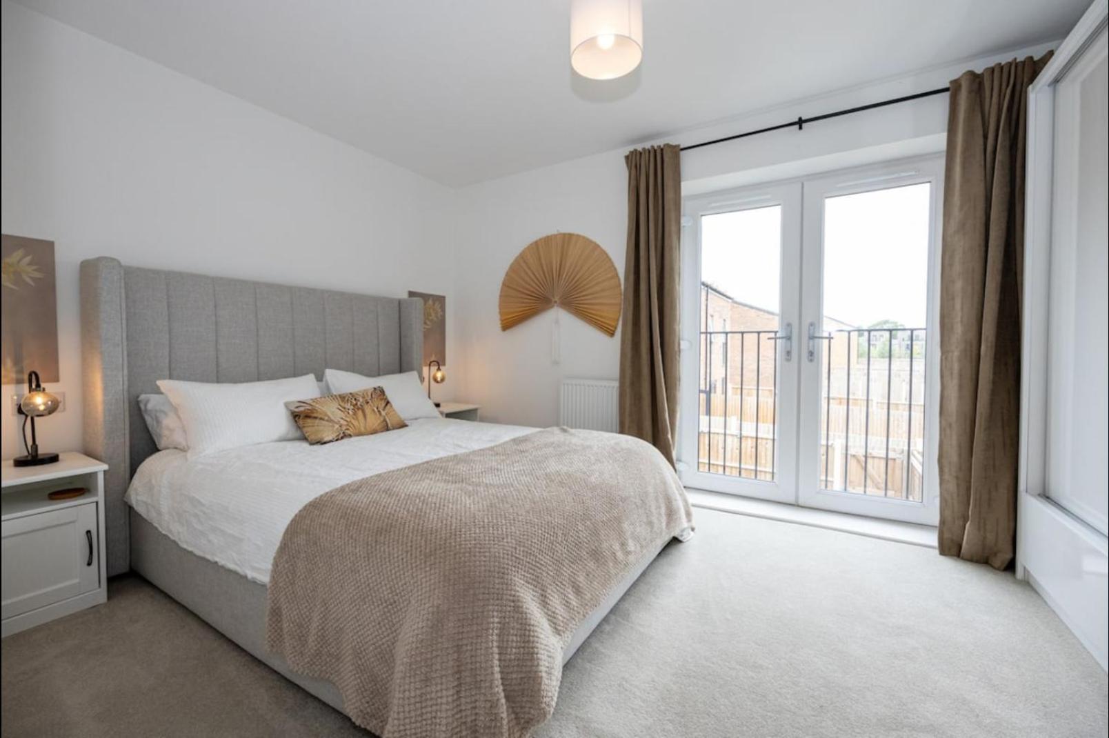 Elegance Retreat - 2 Bed Holiday Home With Parking Manchester Eksteriør billede